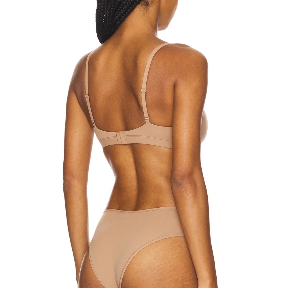 SKIMS Fits Everybody Crossover Bralette Sienna Nude size M Everyday seamless bra - Picture 2 of 5